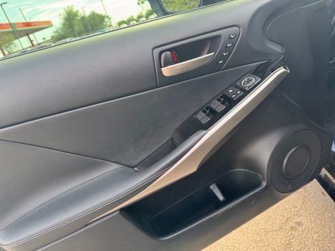 Used 2018 Lexus IS 300 w/ Comfort Package RWD image 11