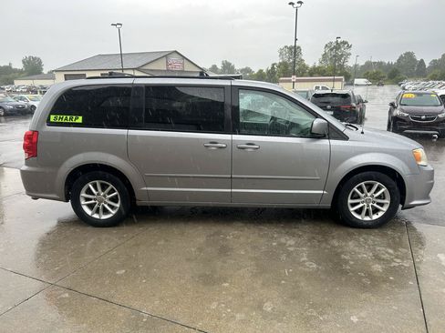 Used 2014 Dodge Grand Caravan SXT FWD image 4