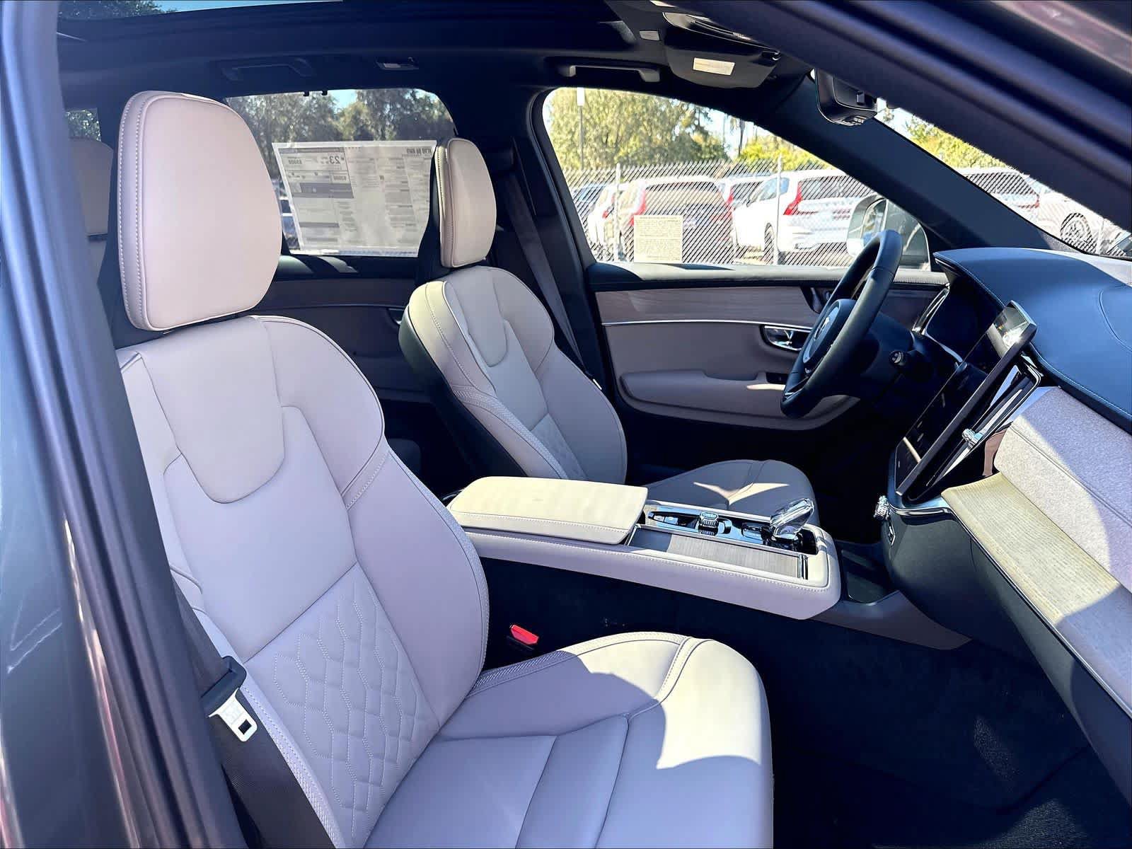 New 2027 Volvo XC90 B6 Plus AWD/4WD image 32