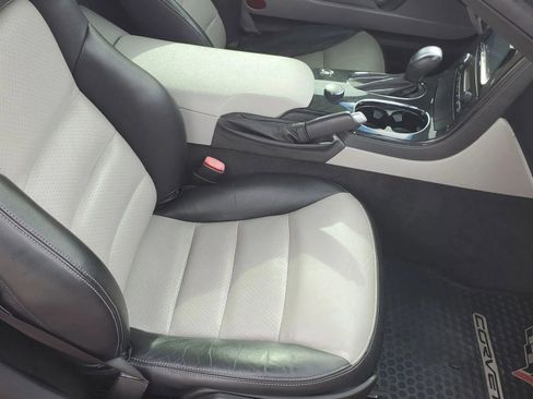 Used 2010 Chevrolet Corvette Coupe w/ Roof Package image 21