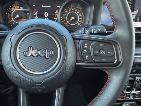 Used 2024 Jeep Wrangler Unlimited Rubicon AWD/4WD image 16