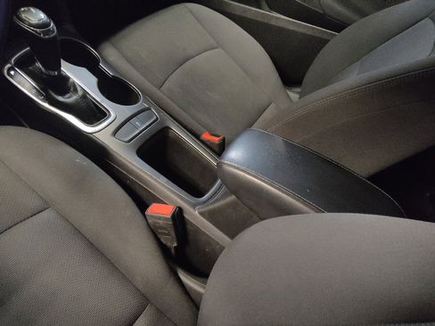 Used 2018 Chevrolet Cruze LT w/ Sun And Sound Package FWD image 26