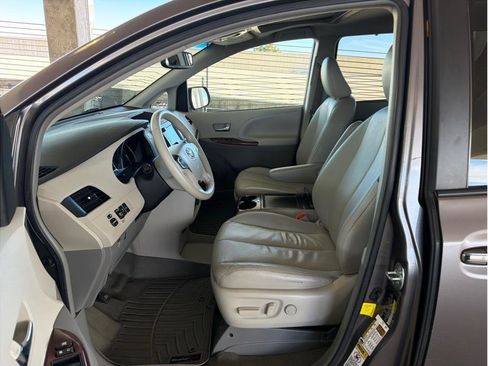 Used 2012 Toyota Sienna XLE image 10