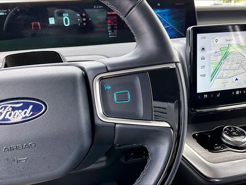 Used 2025 Ford Expedition Max Platinum AWD/4WD image 21