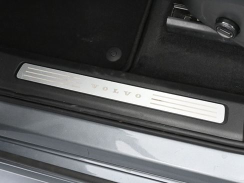 Used 2020 Volvo XC90 T5 Momentum image 17