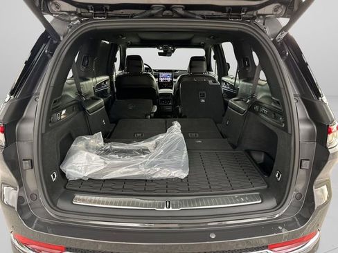 New 2025 Jeep Grand Cherokee L Overland w/ Luxury Tech Group IV AWD/4WD image 9