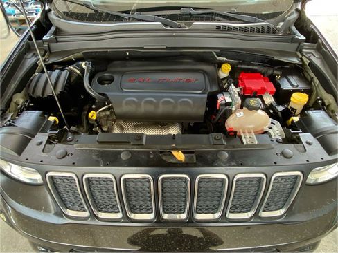 Used 2021 Jeep Renegade Latitude FWD image 52