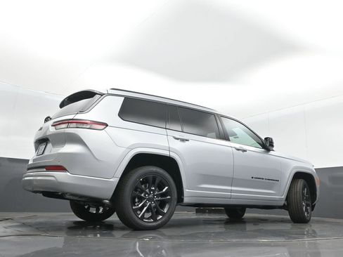 New 2026 Jeep Grand Cherokee L Limited AWD/4WD image 40