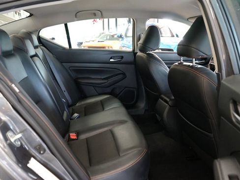 Used 2021 Nissan Altima 2.5 SR FWD image 12
