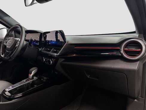 Used 2025 Chevrolet Trax RS w/ Sunroof Package image 29