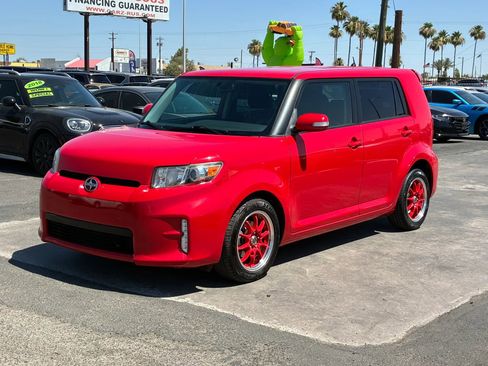 Used 2013 Scion xB FWD image 2