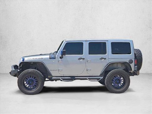 Used 2015 Jeep Wrangler Unlimited Rubicon w/ Connectivity Group AWD/4WD image 8
