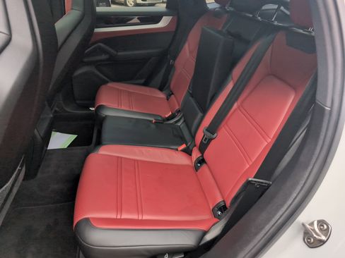 Used 2024 Porsche Cayenne Coupe image 30