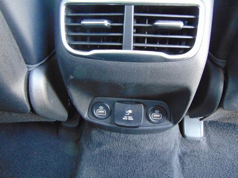 Used 2023 Hyundai Santa Fe Limited image 16