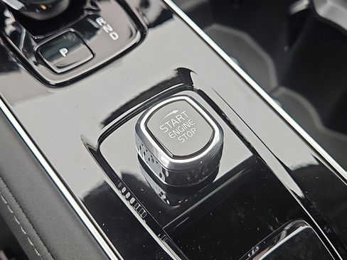 New 2026 Volvo XC90 B6 Plus w/ Protection Package Premier image 14