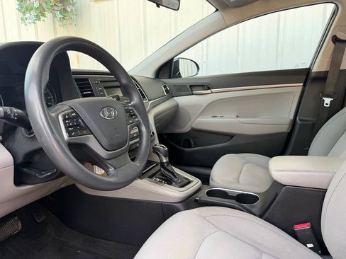 Used 2018 Hyundai Elantra SE FWD image 16