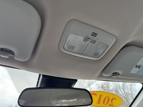 Used 2017 Toyota Corolla LE image 29