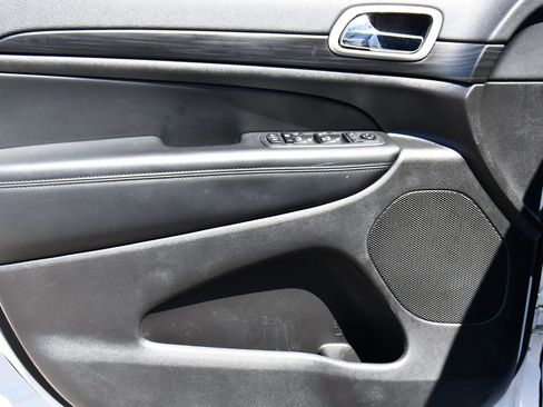 Used 2020 Jeep Grand Cherokee Altitude image 22