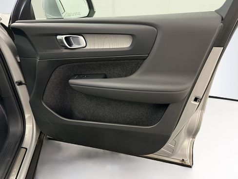 Used 2025 Volvo XC40 B5 Plus image 35