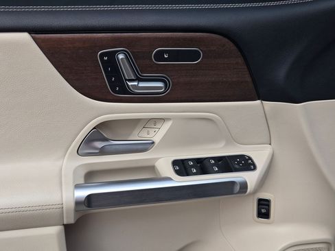 Used 2021 Mercedes-Benz GLB 250 image 11