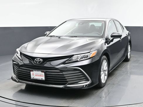 Used 2021 Toyota Camry LE FWD image 24