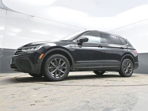 Used 2022 Volkswagen Tiguan SE image 35