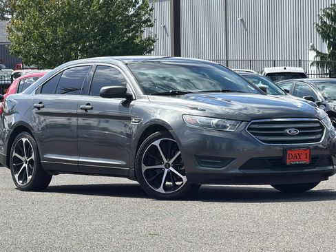 Used 2015 Ford Taurus SEL FWD image 2