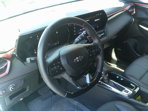 Used 2025 Chevrolet TrailBlazer RS w/ Convenience Package AWD/4WD image 19