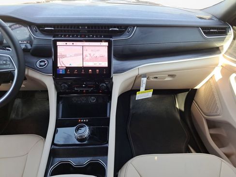 New 2025 Jeep Grand Cherokee Limited image 3
