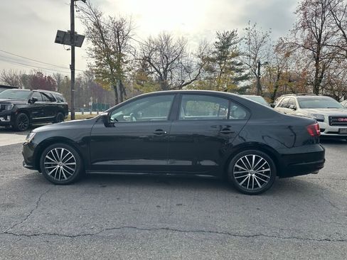 Used 2017 Volkswagen Jetta Sport w/ Jetta Sport Lighting Package image 4