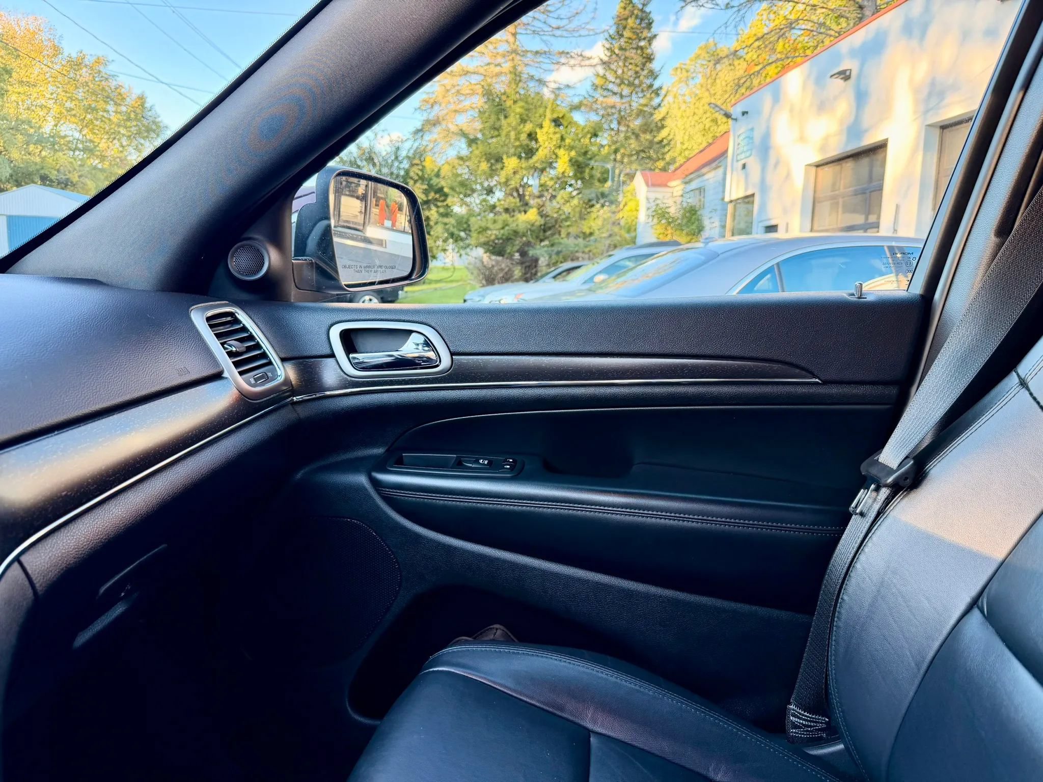 Used 2018 Jeep Grand Cherokee Limited AWD/4WD image 18
