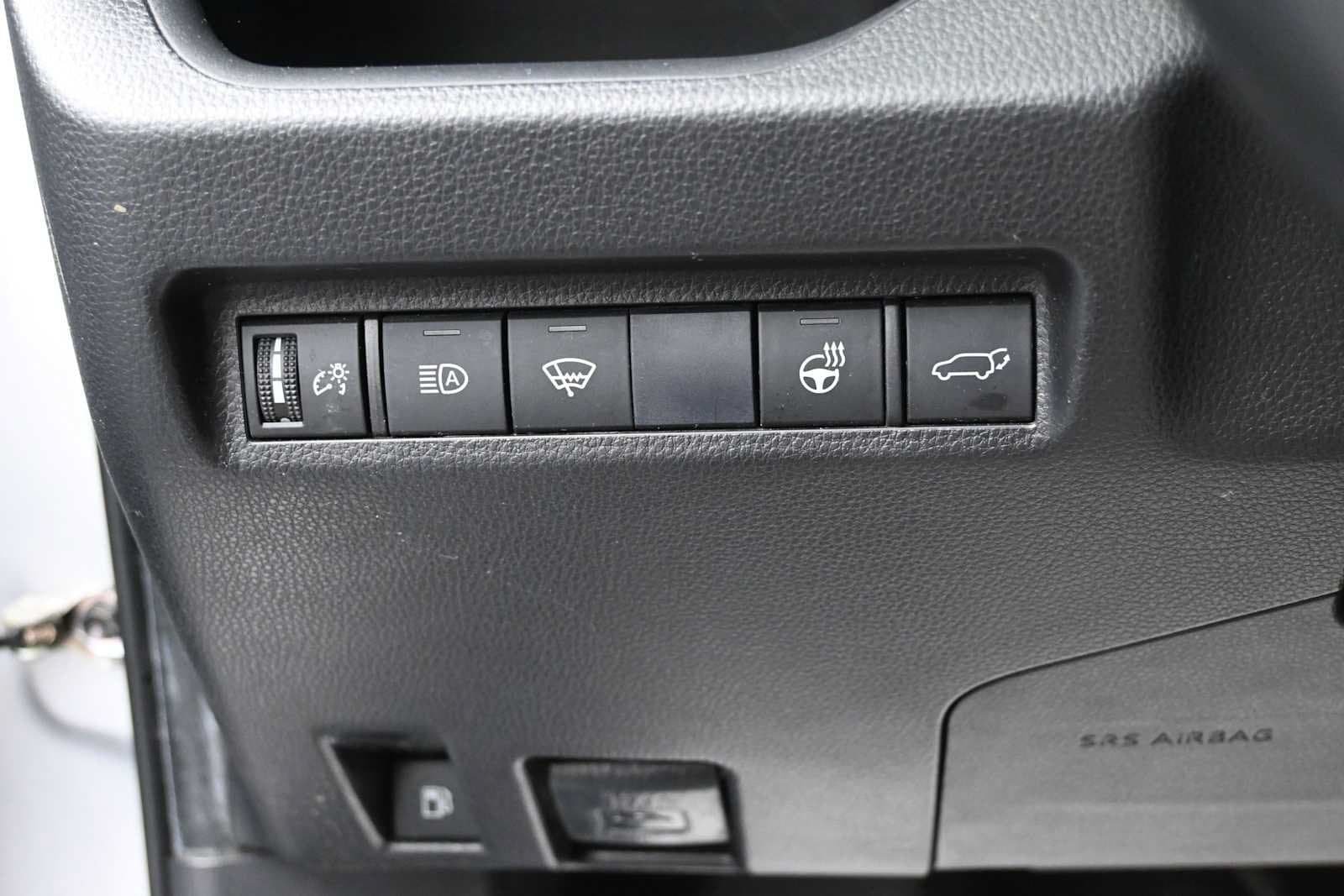 Used 2021 Toyota RAV4 SE w/ Weather & Moonroof Package AWD/4WD image 10