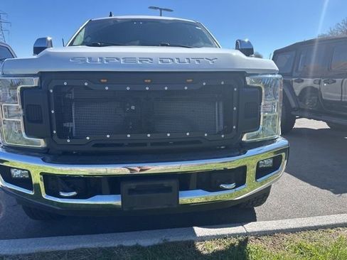 Used 2019 Ford F250 XLT w/ XLT Premium Package image 6