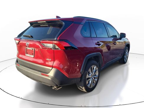 Used 2023 Toyota RAV4 XLE Premium FWD image 7