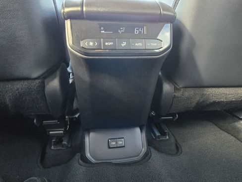 Used 2024 Toyota Highlander XLE image 29