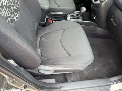 Used 2011 Kia Soul + w/ Audio Pkg FWD image 25