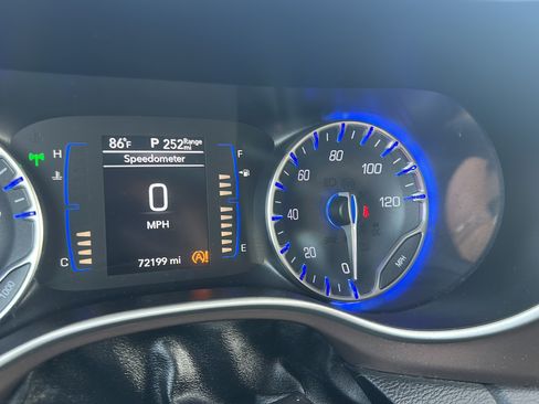 Used 2018 Chrysler Pacifica Touring Plus w/ Tire & Wheel Group FWD image 14