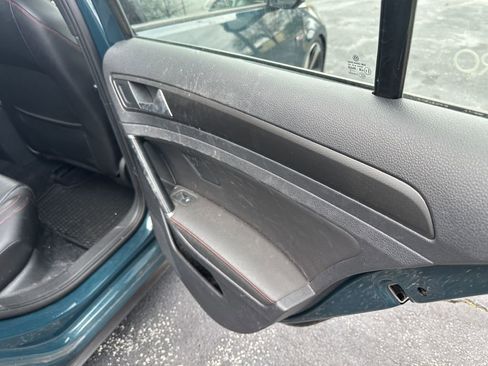 Used 2018 Volkswagen Golf S image 27