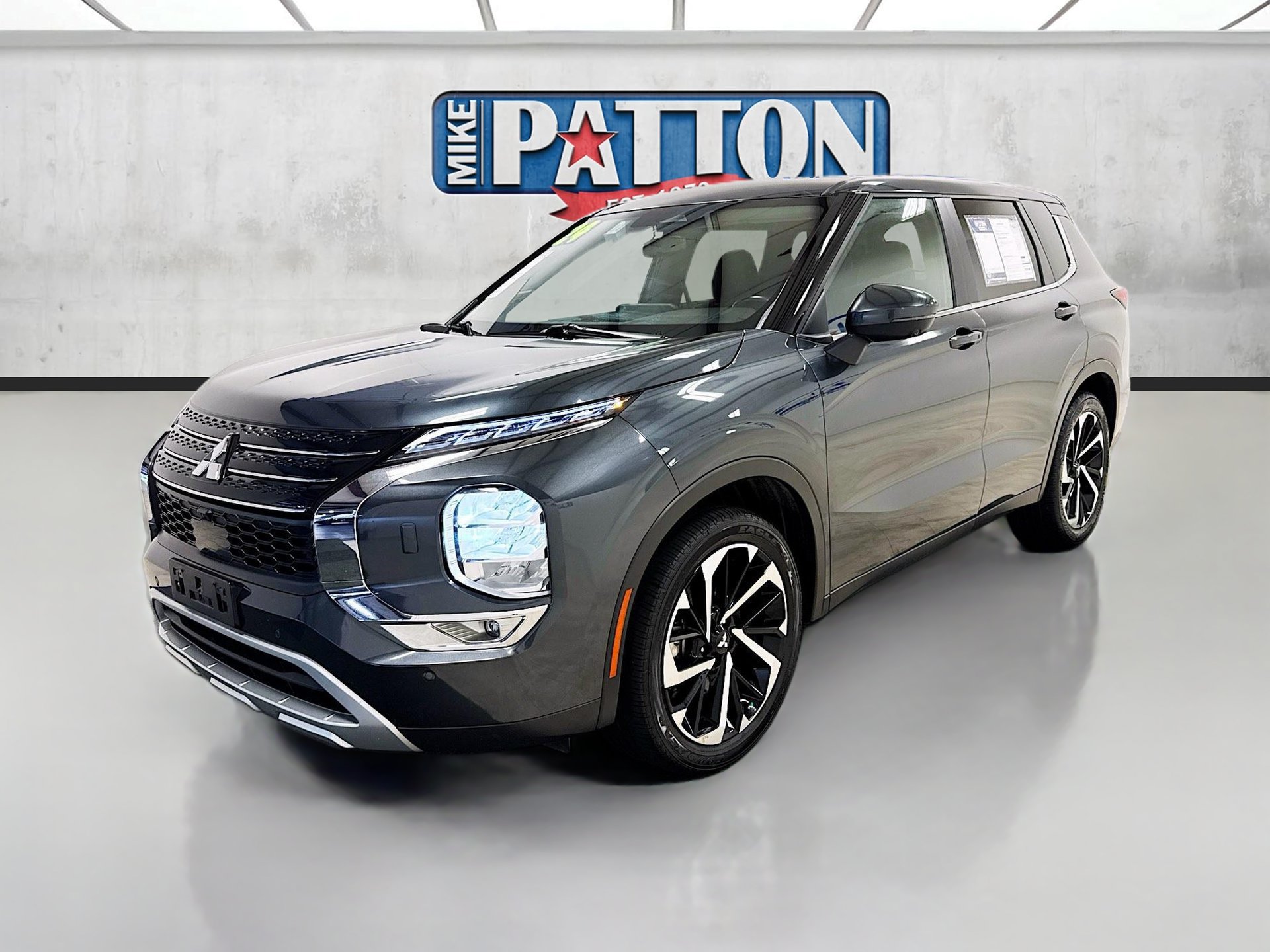 Used 2024 Mitsubishi Outlander SE Black Edition AWD/4WD image 3