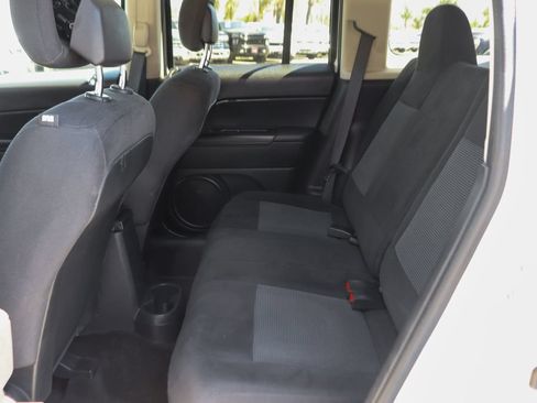 Used 2016 Jeep Patriot Latitude w/ Sun/Sound Group FWD image 30