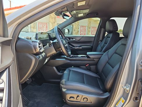 Used 2025 Chevrolet Equinox LT w/ Convenience Package II FWD image 12
