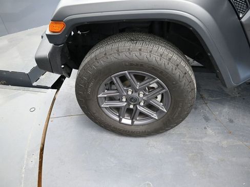 Used 2025 Jeep Wrangler Unlimited Sport AWD/4WD image 16