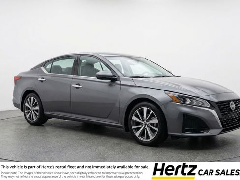 Used 2025 Nissan Altima 2.5 SV FWD image 1