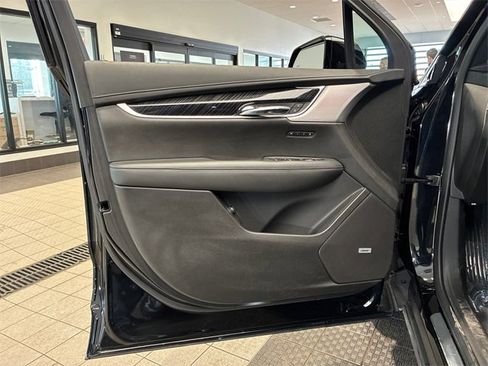 Used 2021 Cadillac XT6 Premium Luxury image 14