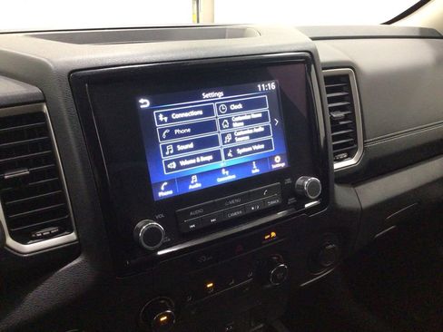 Used 2024 Nissan Frontier SV image 14