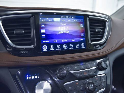 Used 2017 Chrysler Pacifica Limited image 20