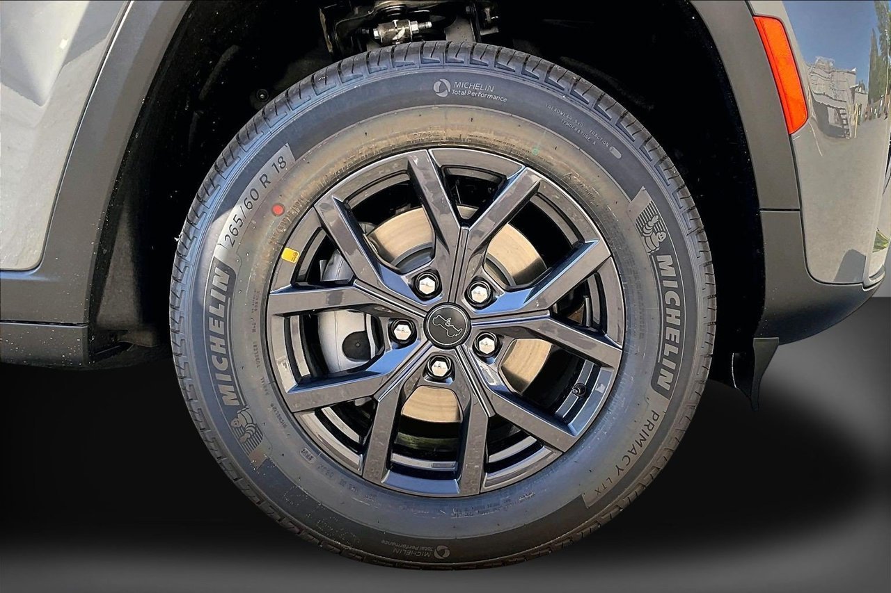 New 2027 Jeep Grand Cherokee Altitude RWD image 32