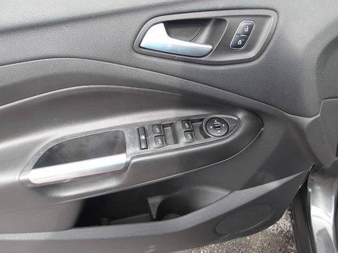 Used 2017 Ford Escape SE image 11