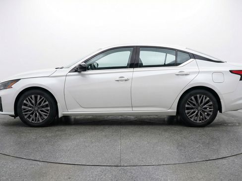 Used 2025 Nissan Altima 2.5 SV image 5