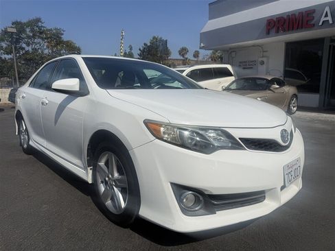 Used 2013 Toyota Camry SE FWD image 2
